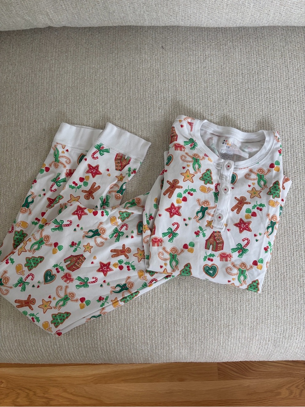 Roller Rabbit Kids 12 Pajama Set - Festive monkey, gingerbread holiday print EUC